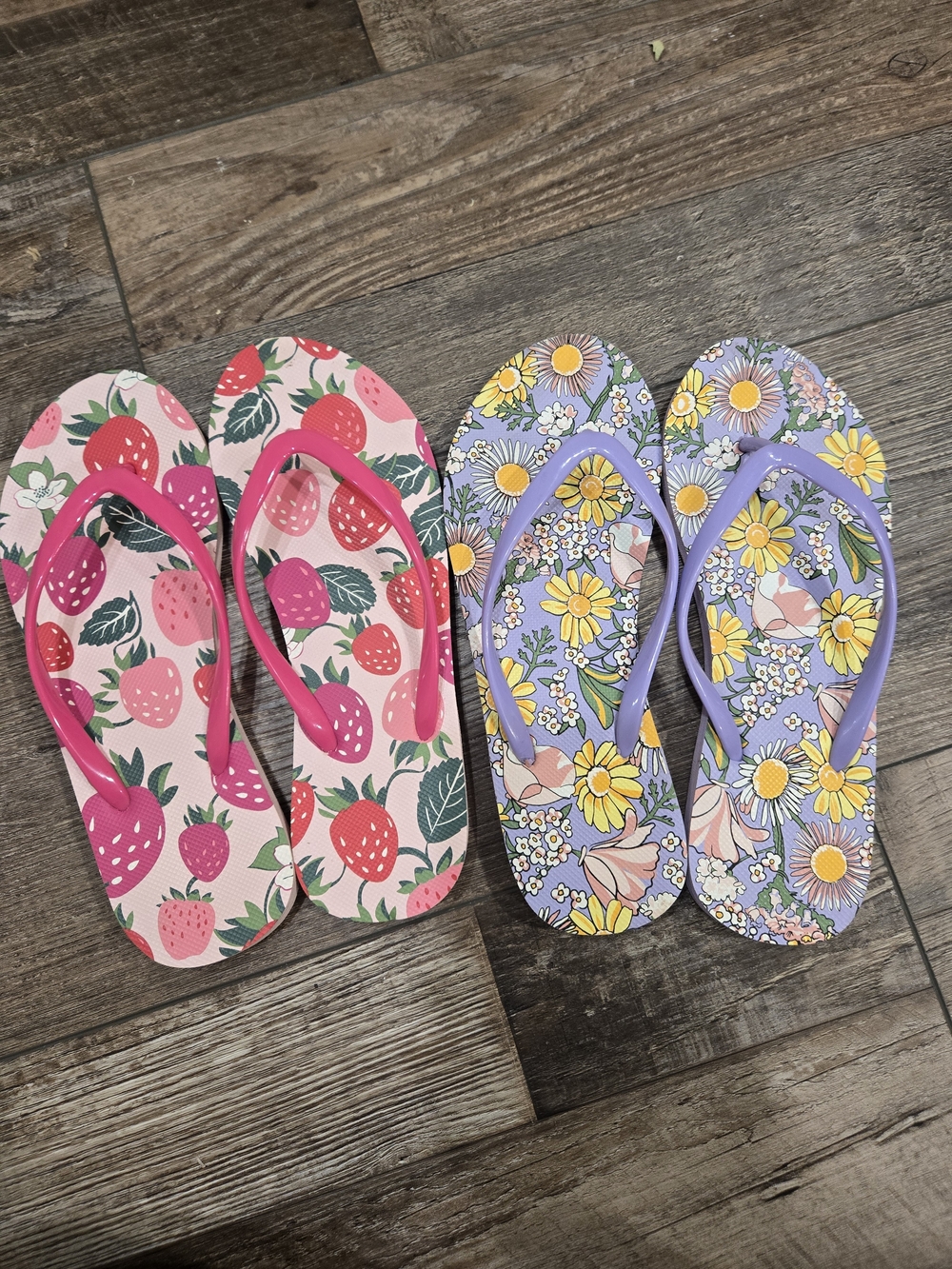 5/6 Women Or Size 3/4 Girls' Pink Strawberry and Purple Daisy Flip-Flop 3 Pair